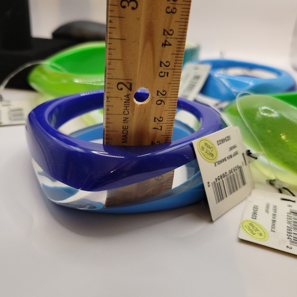 Bijoux Terner chunky bangle lot blue, clear and green asymmetrical bracelets - Picture 6 of 13
